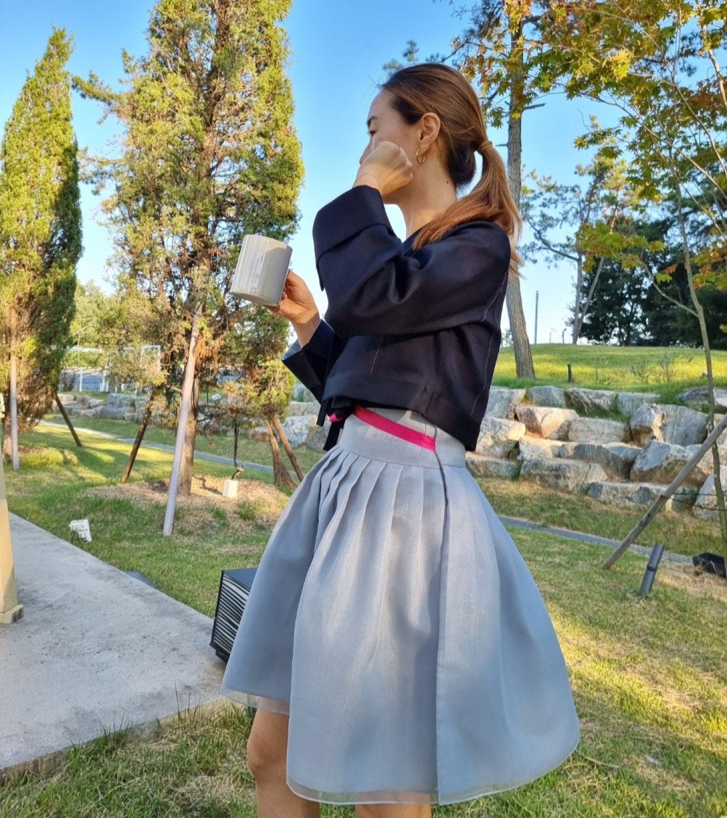 Chic High-Waist A-Line Mini Skirt with Contrast Ribbon Belt - Image 3