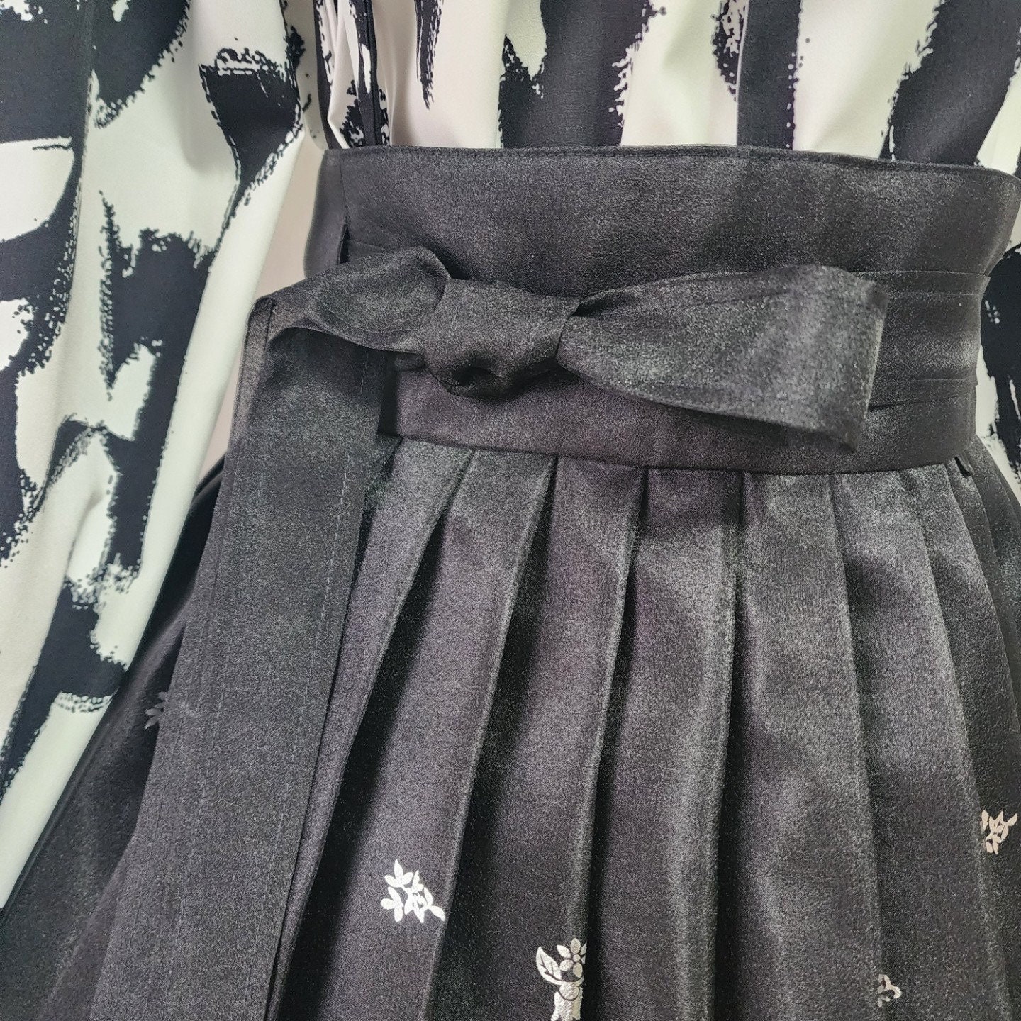 Elegant Gradient Heart Print Mesh Midi Skirt with High-Waist Design - Image 4