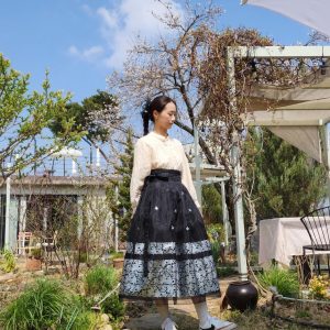 Elegant Layered Mesh Midi Skirt with Gradient Floral Embroidery