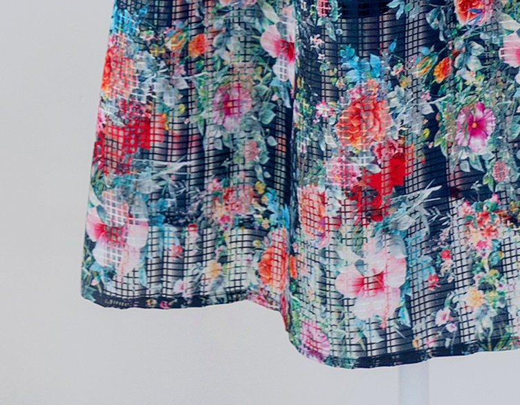 Vintage Garden Floral High-Waist Midi Skirt with Tie Belt - Image 5