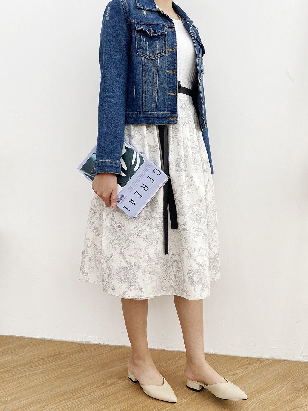 Elegant Lace Textured High-Waist Midi Skirt with Contrast Tie Belt