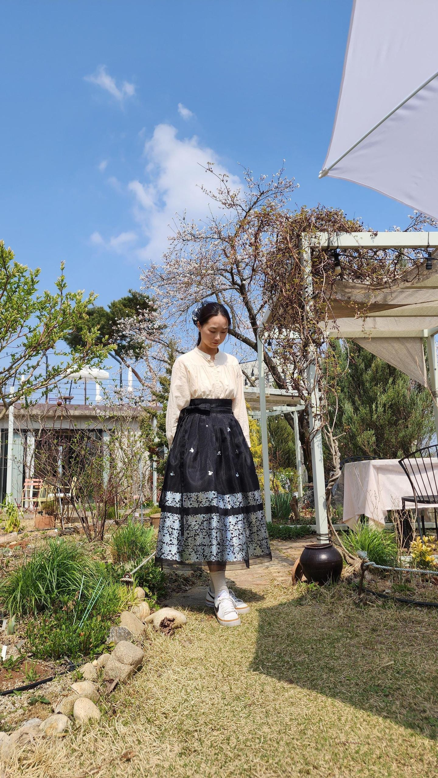 Elegant Layered Mesh Midi Skirt with Gradient Floral Embroidery - Image 4