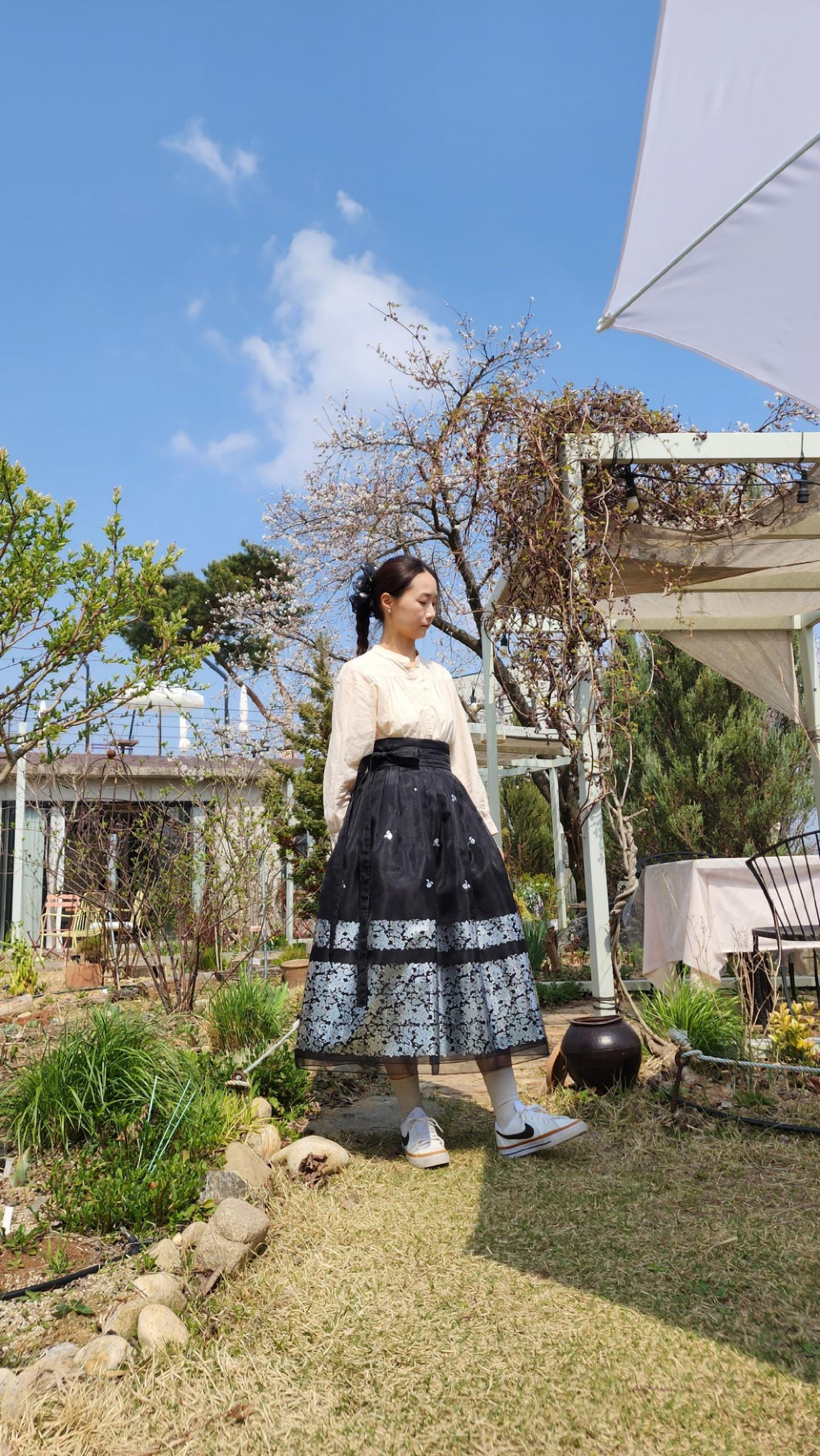Elegant Layered Mesh Midi Skirt with Gradient Floral Embroidery