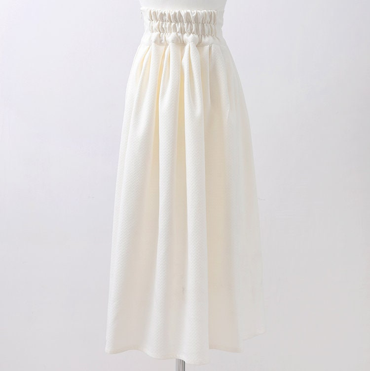 Minimalist High-Waist Pleated Midi Skirt in Soft Ivory - Image 4